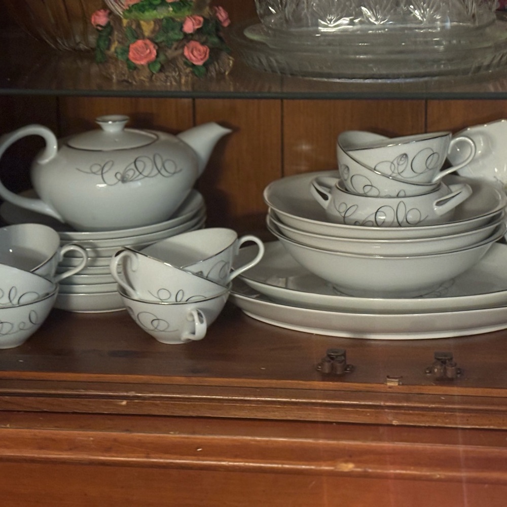 Tempo  by MEITO Elegant  White Dinnerware China Set